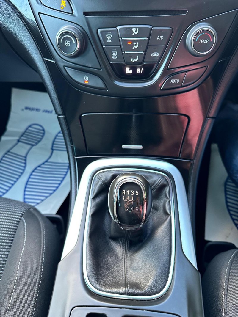 VAUXHALL INSIGNIA