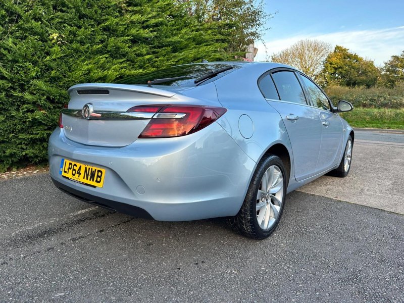 VAUXHALL INSIGNIA