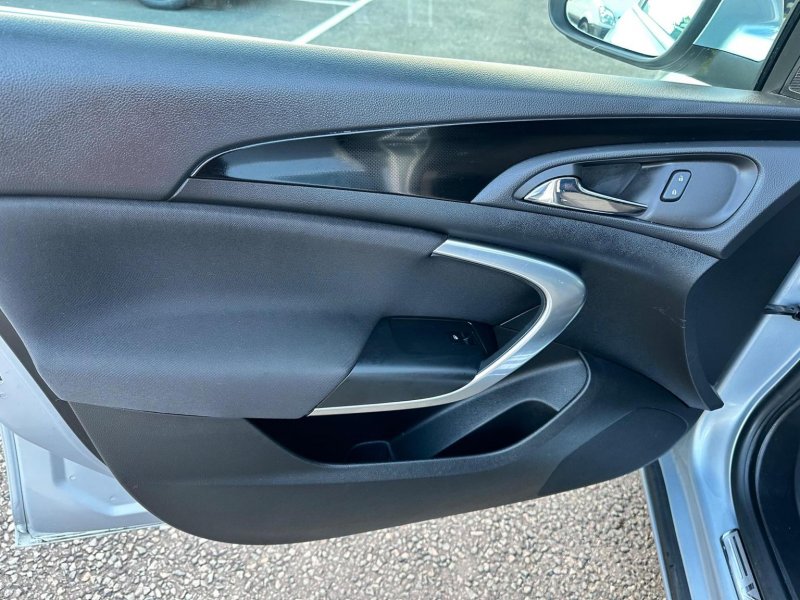 VAUXHALL INSIGNIA