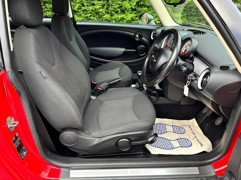 MINI HATCH