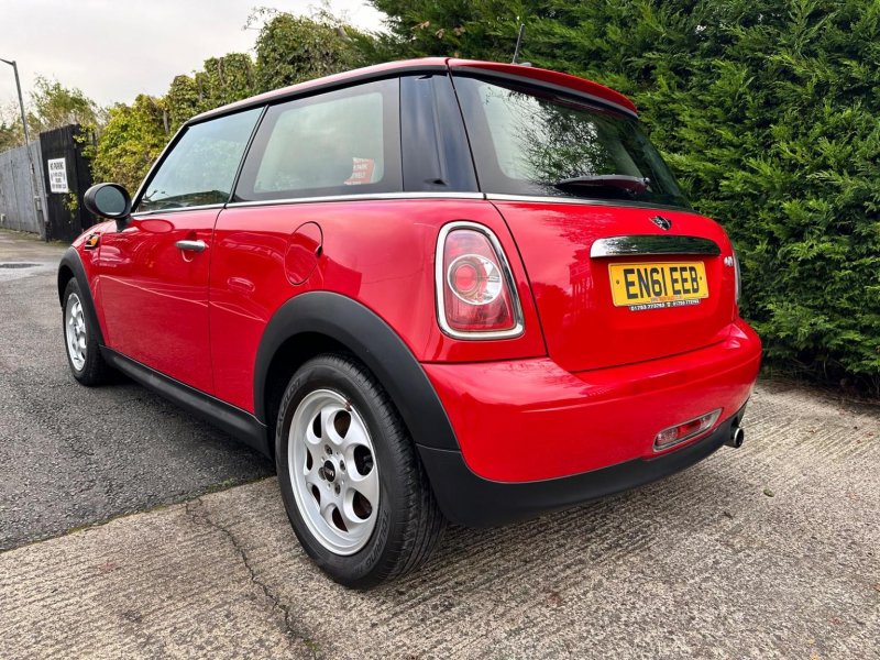 MINI HATCH