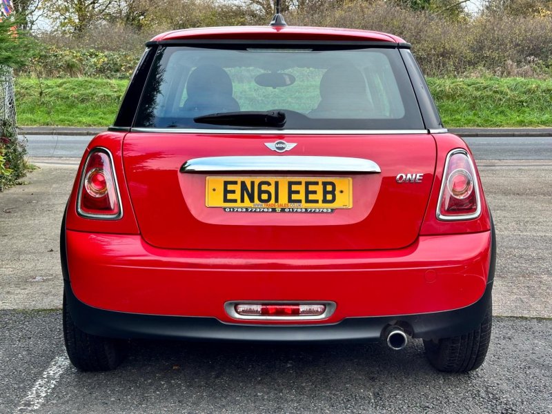 MINI HATCH
