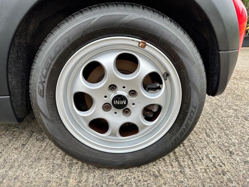 MINI HATCH