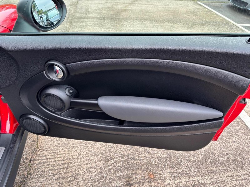 MINI HATCH