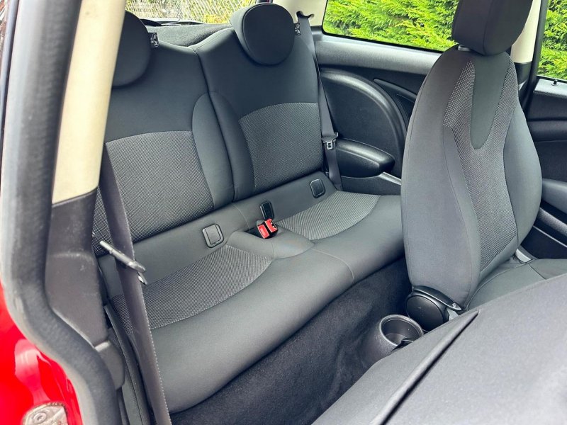 MINI HATCH