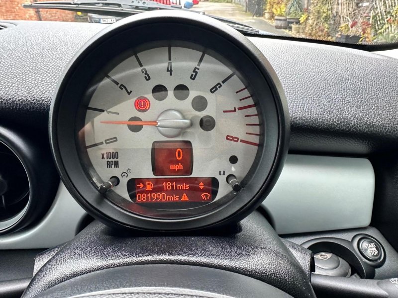 MINI HATCH