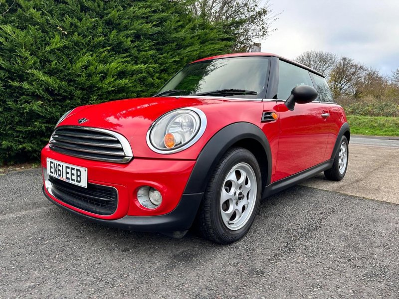 MINI HATCH