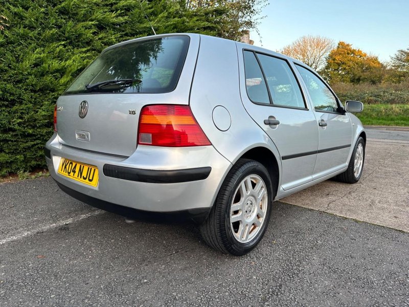 VOLKSWAGEN GOLF