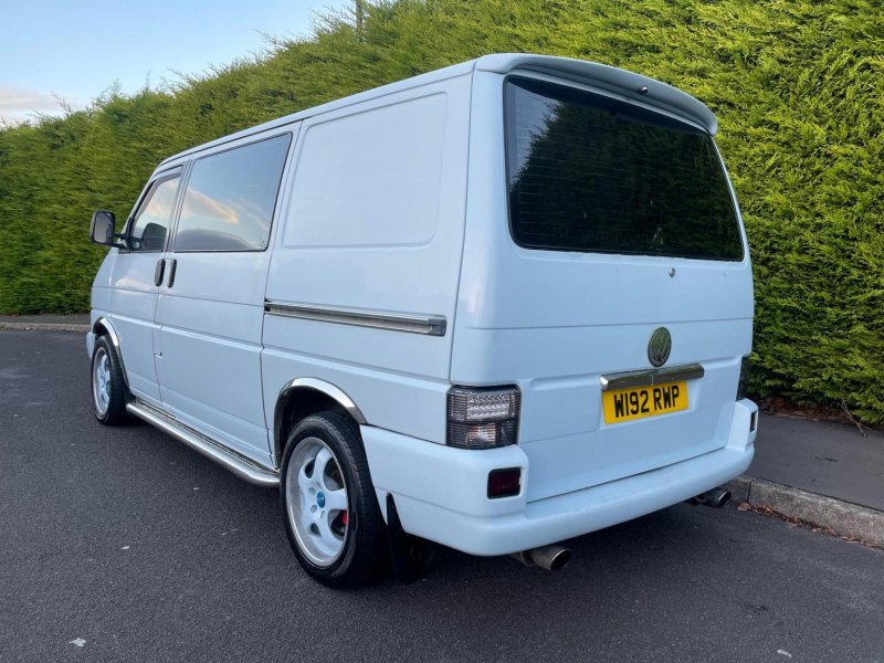 VOLKSWAGEN TRANSPORTER