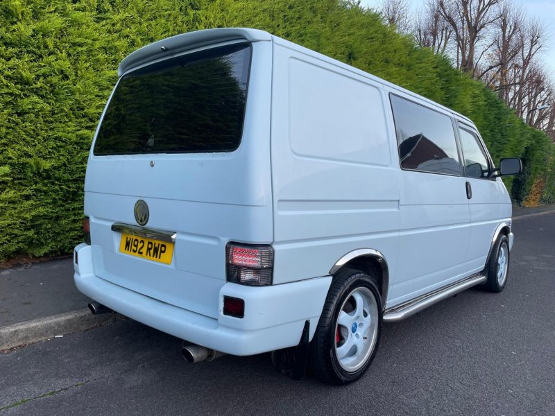 VOLKSWAGEN TRANSPORTER